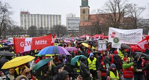A new wave of strikes in Germany has paralyzed public transportation.
