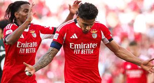 Benfica with Mourinho kept their championship hopes alive with 4 goals.