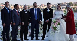 Fenerbahçe's star İsmail Yüksek got married, with two presidents serving as witnesses.