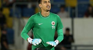 He left Fenerbahçe, and in his first match he built a wall against his former team.