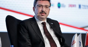 تمت إقالة إبراهيم عمر غونول، رئيس هيئة الأسواق المالية السابق، الذي مُنح الإذن بالتحقيق معه، من منصب رئاسة هيئة الرقابة العامة والمحاسبة ومعايير التدقيق.