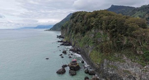 في أرتڤين، أقام الشباب منزلًا فوق صخرة يبلغ طولها 8 أمتار في البحر! لا يمكن الوصول إلى «مارتي إيفي» إلا بالقارب