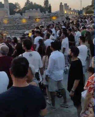 Efes Antik Kenti'nde özel davet skandalı! Türk vatandaşlarını içeriye sokmadılar