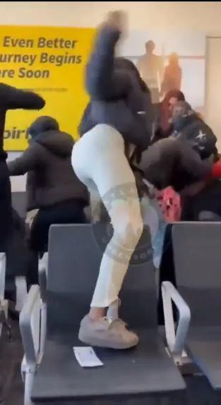 Havalimanında 'Braveheart' filmini andıran kavga viral oldu