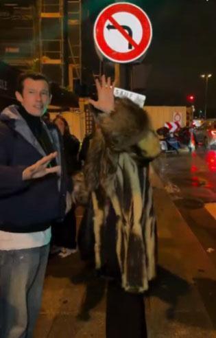 Dua Lipa görüntü vermemek için ortalığı birbirine kattı