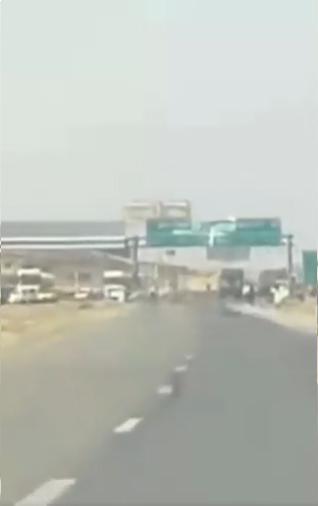 İsrail, İran'ın Hamedan eyaletinde füze sistemlerini taşıyan tırları vurdu