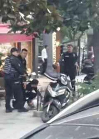 Tartıştığı adamı sokak ortasında vurdu