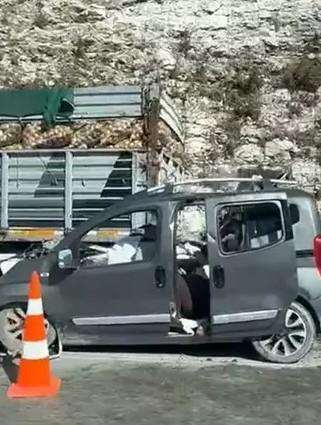 Adana'da TIR'a arkadan çarpan hafif ticari araçtaki 5 kişi hayatını kaybetti