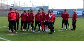 Parasını Alamayan Elazığsporlu Futbolcular, Eylem Yaptı