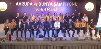 Dünya Şampiyonu Vakıfbank, Basınla Buluştu