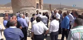 Eski Bakan ve Bürokratlar Hasankeyf'i Gezdi