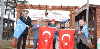 Müslüman Uygurlar İçin Yürüyorlar