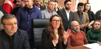 AK Parti'nin Tek Kadın İl Başkanı İstifa Etti