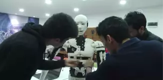 İnsansı Robot 'Yiğido' Nişan Alıp Atış Yapabiliyor