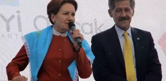 Akşener Yağmur Nedeniyle Mitingi Yarıda Kesti