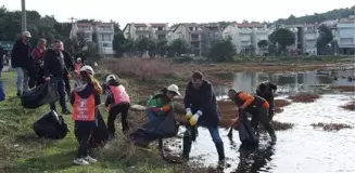 Şeytan Sofrası'nda Göçmen Kuşların Yuvalandığı Alanlar Temizlendi