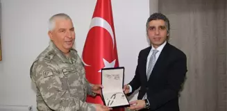 Kolordu Komutanı Tümgeneral Tarakçı Oltu'da