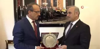 Vali Yavuz'dan Süresi Dolan Belediye Başkanlarına Teşekkür Plaketi