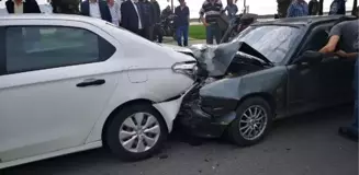 Kartal'da Çarparak Kazaya Neden Olan Sürücü Kaçtı 3 Yaralı