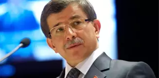 Davutoğlu, yeni parti binasını mühürlenme riski nedeniyle CHP'li belediye sınırları içinde seçecek