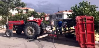 Devrilen traktörde iki kişi yaralandı, yola saçılan 'buğday' nedeniyle sürücü gözyaşı döktü