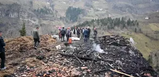 Kaymakam Karaca ve Başkan Çebi Çamlıktepe'de Evi Yanan Ailenin Yanında