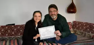 Başkan İşlek'ten lise diplomasını alan engelli kıza üniversite eğitim masraflarını karşılama sözü