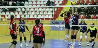 Voleybol turnuvası büyük heyecan sahne oldu