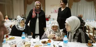 Emine Erdoğan'dan huzurevi sakinlerine sürpriz ziyaret