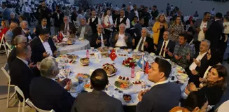 AK Parti İzmir İl Başkanlığı tarafından vefa iftarı düzenlendi