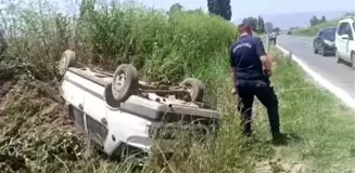 Ödemiş'te devrilen otomobilin sürücüsü yaralandı