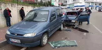 Samsun'da otomobil park halindeki araca çarptı: 1 yaralı