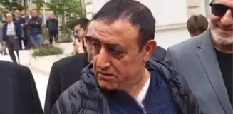 Nuri Sesigüzel'in cenazesinde büyük ayıp! Mahmut Tuncer 20 TL isteyen kişiye 'Yüzsüz müsün?' diyerek karşılık verdi