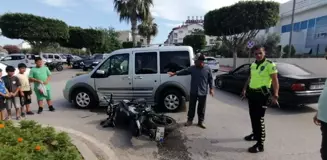 Manavgat'ta Motosiklet ve Hafif Ticari Araç Çarpıştı: 1 Yaralı