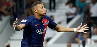 Suudi Arabistan'a gideceği iddia edilen PSG yıldızı Kylian Mbappe, attığı penaltı golü sonrası ben buradayım diye bağırdı