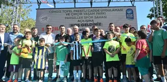 Eski Futbolcular Parseller Spor Sahası'nın Açılışında Sahaya Çıktı