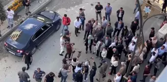 Hakkari'de terör örgütü PKK'ya yönelik operasyonları protesto eden gruba polis müdahale etti