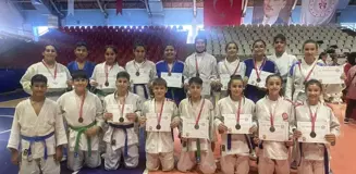 Salihli Judocuları Ali Atmaca Judo Turnuvası'ndan 15 Madalya İle Döndü