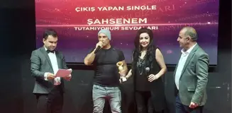 Şahsenem, ödül töreninde vefa örneği sergiledi