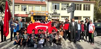 Elazığ'da '100. yılında Cumhuriyet' yarışmasında dereceye giren öğrencileri ödüllendirdi