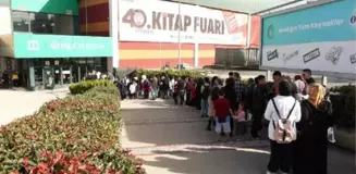 TÜYAP Uluslararası Kitap Fuarı'nda Yazarlar Okuyucularla Buluştu