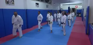 Antalya'da Karate Sporunun Temellerini Atan Hasan Tüfekçi'nin Öğrencileri Yeniden Bir Araya Geldi