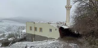 Çerkeş'te Şiddetli Rüzgarın Etkisiyle Cami Çatısı Uçtu