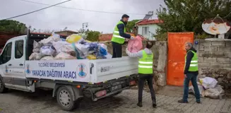 Dikili Belediyesi İhtiyaç Sahiplerine Yakacak Yardımı Yapıyor