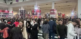 Ankara Kitap Fuarı'na Yağışa Rağmen Yoğun İlgi