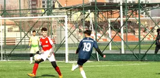 Gültepespor U18, E.M. Döğerspor'u 15-1 gibi farklı yenerek haftayı 3 puanla kapattı