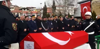 Sakarya'da trafik kazasında şehit olan polis memuru Cengiz Parlak'ın cenazesi Amasya'da defnedildi