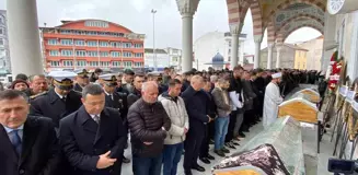 Aynı Günde Vefat Eden Dede ve Torun İzmit'te Son Yolculuğuna Uğurlandı