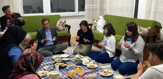 Bozyazı Kaymakamı Topsakaloğlu, vatandaşların evinde iftar yaptı