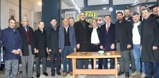 Sakarya'da siyasi partilerin belediye başkan adayları iftar programında buluştu